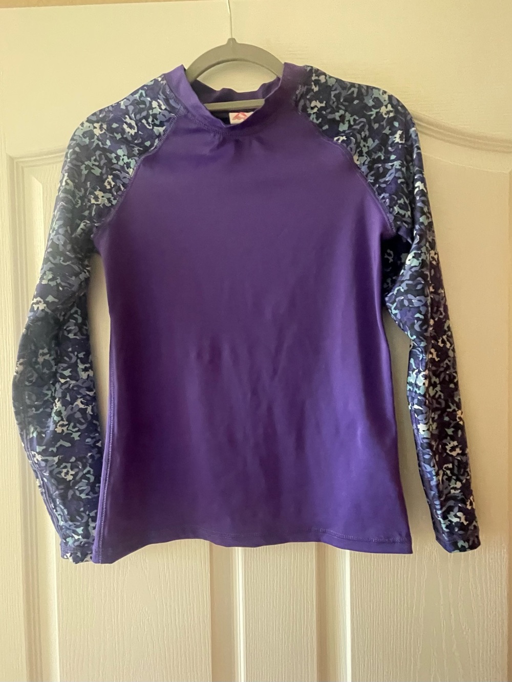 Kanu Sun Protective Rashguard Sz XS NWT